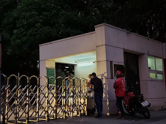 Phong tỏa tạm thời Bộ Tài nguyên - Môi trường do có ca nghi mắc COVID-19 - Ảnh 3. Phong tỏa tạm thời Bộ Tài nguyên - Môi trường do có ca nghi mắc COVID-19 - Ảnh 3.