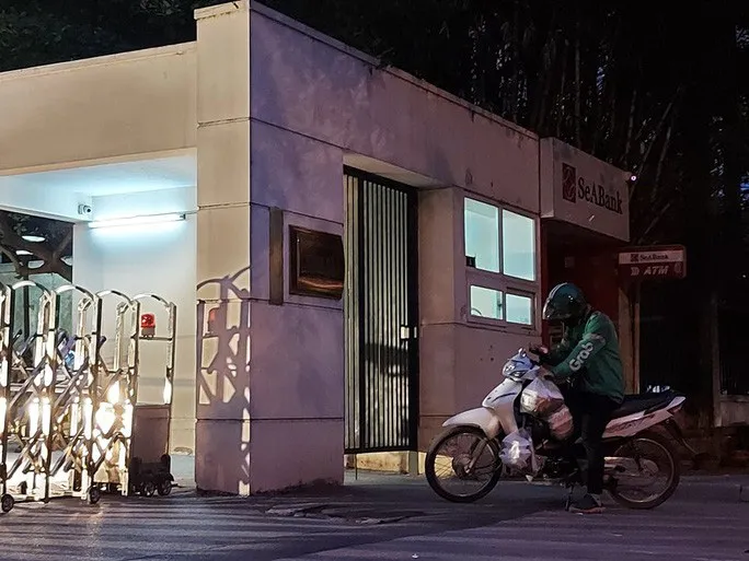 Phong tỏa tạm thời Bộ Tài nguyên - Môi trường do có ca nghi mắc COVID-19 - Ảnh 4. Phong tỏa tạm thời Bộ Tài nguyên - Môi trường do có ca nghi mắc COVID-19 - Ảnh 4.