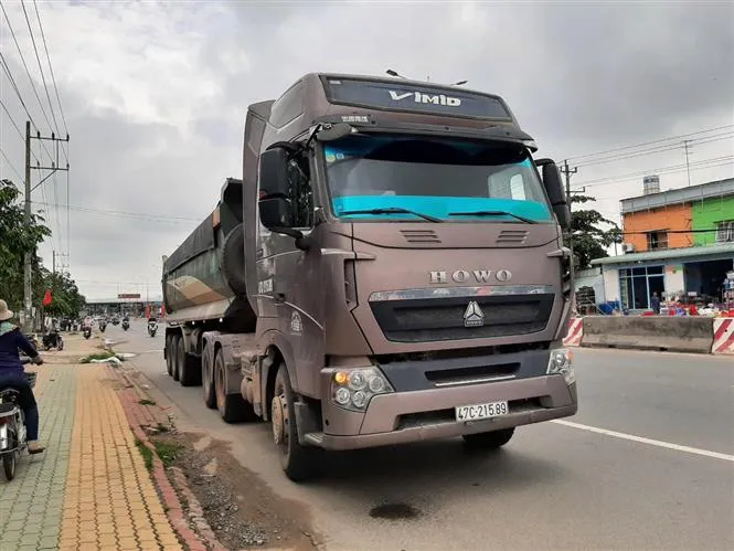 Xe ben cán chết người và bỏ chạy khỏi hiện trường - Ảnh 1. Xe ben cán chết người và bỏ chạy khỏi hiện trường - Ảnh 1.