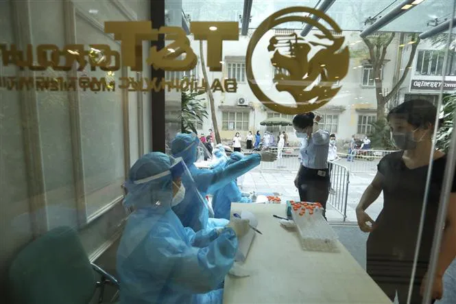 Thêm các trường hợp mắc COVID-19 mới ở Hà Nội liên quan đến chùm ca bệnh ở Times City - Ảnh 3. Thêm các trường hợp mắc COVID-19 mới ở Hà Nội liên quan đến chùm ca bệnh ở Times City - Ảnh 3.