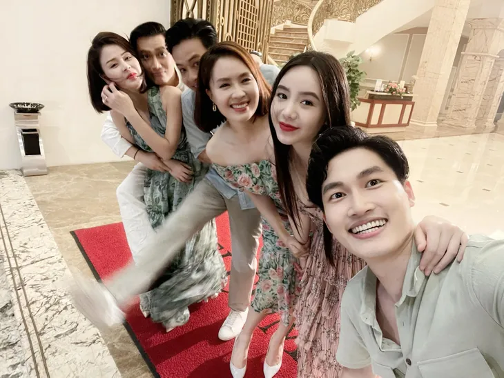 Sau Hướng dương ngược nắng: Quỳnh Kool và Hồng Diễm dừng đóng phim, Lương Thu Trang lại đóng ngay phim mới - Ảnh 5. Sau Hướng dương ngược nắng: Quỳnh Kool và Hồng Diễm dừng đóng phim, Lương Thu Trang lại đóng ngay phim mới - Ảnh 5.