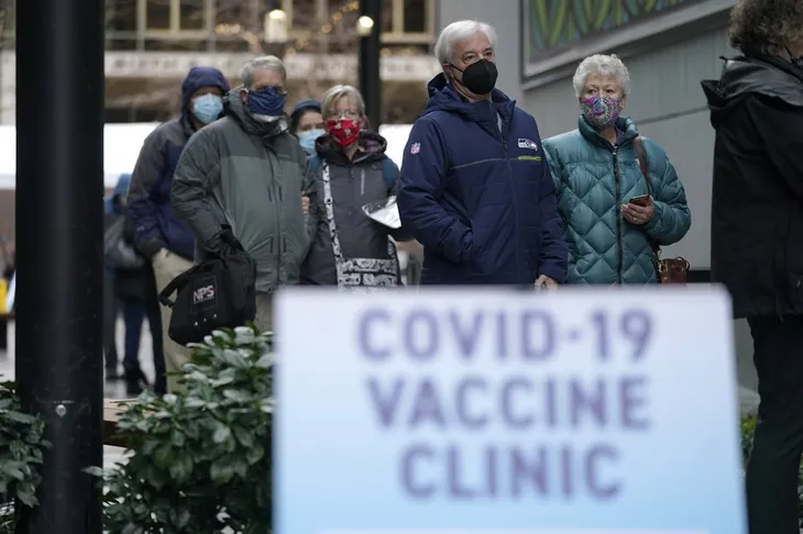 Cuộc chiến với suy nghĩ chần chừ tiêm vaccine - Ảnh 2. Cuộc chiến với suy nghĩ chần chừ tiêm vaccine - Ảnh 2.