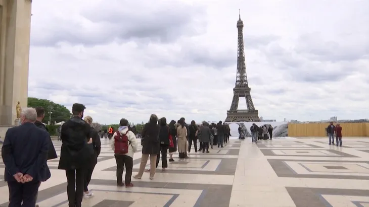 Nghệ thuật sắp đặt 3D chào mừng Tháp Eiffel sắp đón khách trở lại - Ảnh 7. Nghệ thuật sắp đặt 3D chào mừng Tháp Eiffel sắp đón khách trở lại - Ảnh 7.