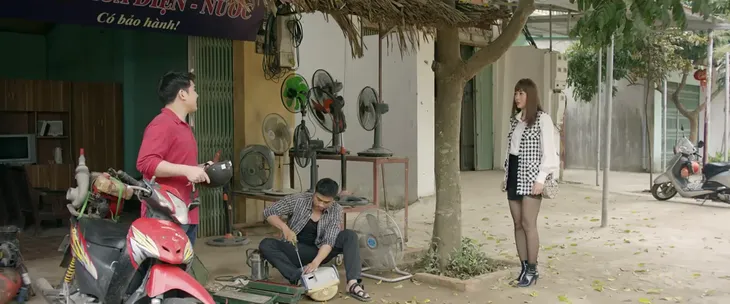 Mùa hoa tìm lại - Tập 2: Thấy Lệ ăn mặc như gái thành phố, Đồng cục cằn chửi bẩn mắt - Ảnh 3.