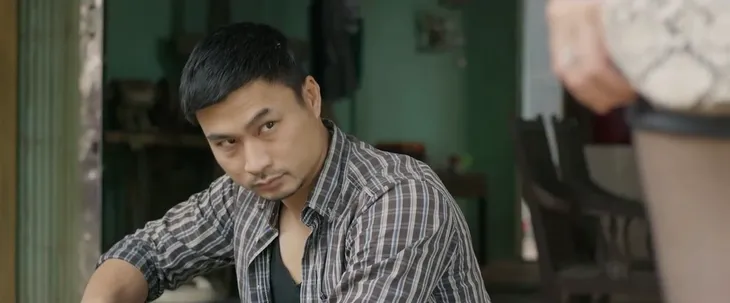 Mùa hoa tìm lại - Tập 2: Thấy Lệ ăn mặc như gái thành phố, Đồng cục cằn chửi bẩn mắt - Ảnh 2.