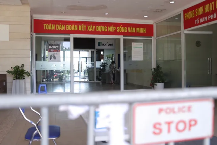 Hà Nội cách ly ngõ 68 Cầu Giấy và tòa CT12 N2 chung cư 183 Hoàng Văn Thái - Ảnh 1. Hà Nội cách ly ngõ 68 Cầu Giấy và tòa CT12 N2 chung cư 183 Hoàng Văn Thái - Ảnh 1.