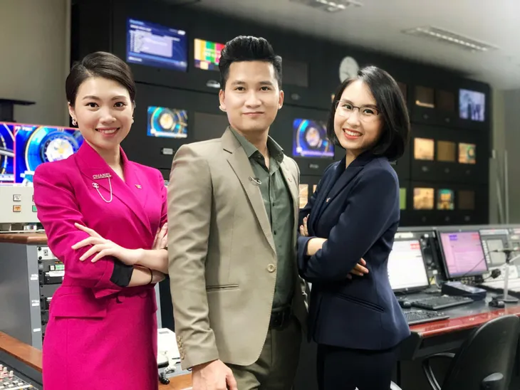Hậu trường Bản tin Tài chính kinh doanh cực vui, cực nhộn từ dàn BTV - Ảnh 1. Hậu trường Bản tin Tài chính kinh doanh cực vui, cực nhộn từ dàn BTV - Ảnh 1.