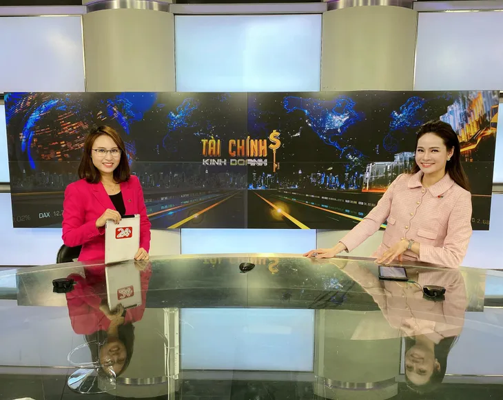 Hậu trường Bản tin Tài chính kinh doanh cực vui, cực nhộn từ dàn BTV - Ảnh 4. Hậu trường Bản tin Tài chính kinh doanh cực vui, cực nhộn từ dàn BTV - Ảnh 4.