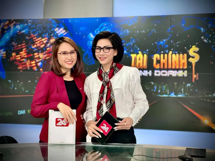 Hậu trường Bản tin Tài chính kinh doanh cực vui, cực nhộn từ dàn BTV - Ảnh 6. Hậu trường Bản tin Tài chính kinh doanh cực vui, cực nhộn từ dàn BTV - Ảnh 6.