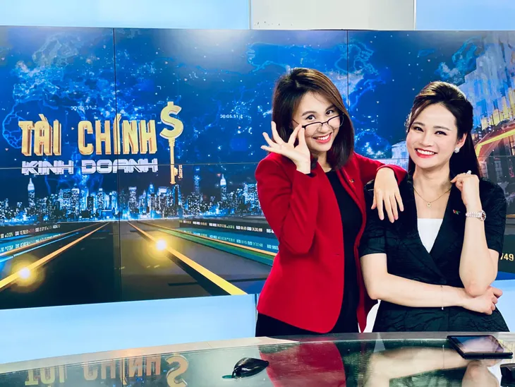 Hậu trường Bản tin Tài chính kinh doanh cực vui, cực nhộn từ dàn BTV - Ảnh 7. Hậu trường Bản tin Tài chính kinh doanh cực vui, cực nhộn từ dàn BTV - Ảnh 7.