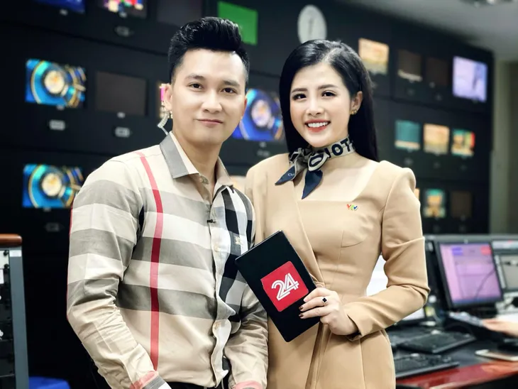 Hậu trường Bản tin Tài chính kinh doanh cực vui, cực nhộn từ dàn BTV - Ảnh 8. Hậu trường Bản tin Tài chính kinh doanh cực vui, cực nhộn từ dàn BTV - Ảnh 8.