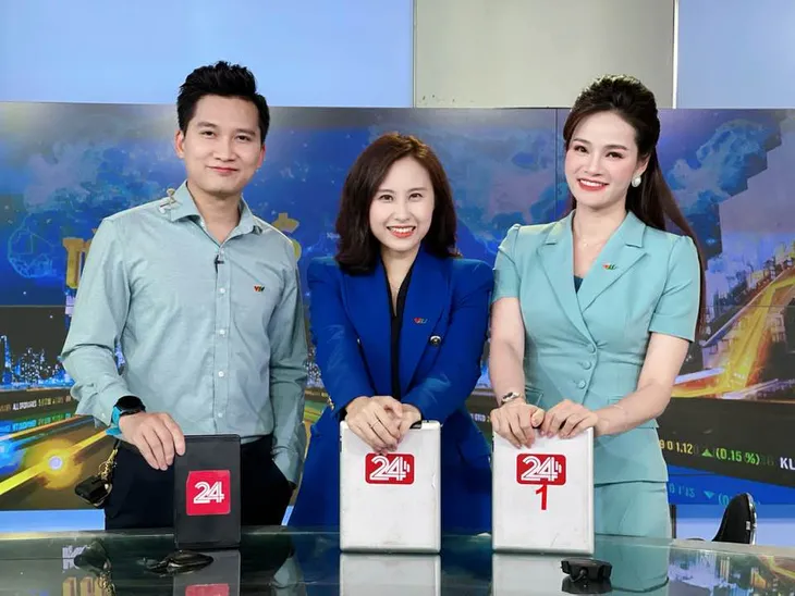 Hậu trường Bản tin Tài chính kinh doanh cực vui, cực nhộn từ dàn BTV - Ảnh 11. Hậu trường Bản tin Tài chính kinh doanh cực vui, cực nhộn từ dàn BTV - Ảnh 11.