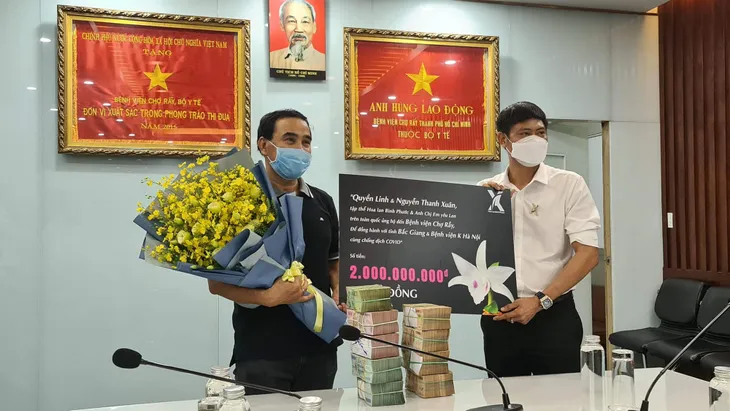 Diễn viên Quyền Linh và những người bạn ủng hộ Bắc Giang và Bệnh viện K 2 tỷ đồng - Ảnh 1. Diễn viên Quyền Linh và những người bạn ủng hộ Bắc Giang và Bệnh viện K 2 tỷ đồng - Ảnh 1.