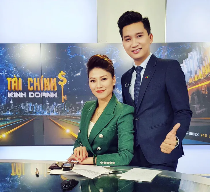 Hậu trường Bản tin Tài chính kinh doanh cực vui, cực nhộn từ dàn BTV - Ảnh 14. Hậu trường Bản tin Tài chính kinh doanh cực vui, cực nhộn từ dàn BTV - Ảnh 14.