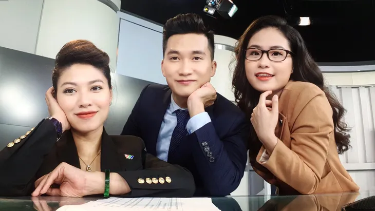 Hậu trường Bản tin Tài chính kinh doanh cực vui, cực nhộn từ dàn BTV - Ảnh 15. Hậu trường Bản tin Tài chính kinh doanh cực vui, cực nhộn từ dàn BTV - Ảnh 15.