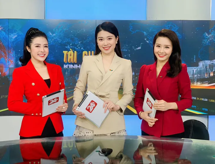 Hậu trường Bản tin Tài chính kinh doanh cực vui, cực nhộn từ dàn BTV - Ảnh 18. Hậu trường Bản tin Tài chính kinh doanh cực vui, cực nhộn từ dàn BTV - Ảnh 18.