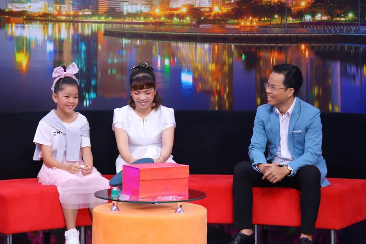 Điều con muốn nói: Cô bé 11 tuổi bật khóc vì ba đi chống dịch COVID-19 không được về nhà - Ảnh 2. Điều con muốn nói: Cô bé 11 tuổi bật khóc vì ba đi chống dịch COVID-19 không được về nhà - Ảnh 2.