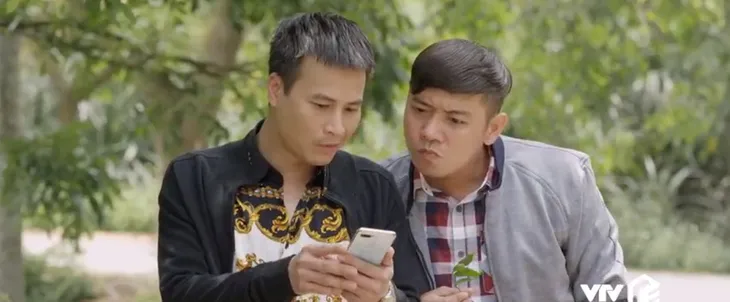 Mùa hoa tìm lại - Tập 2: Cười té ghế với cách làm Youtube của trai làng - Ảnh 1.
