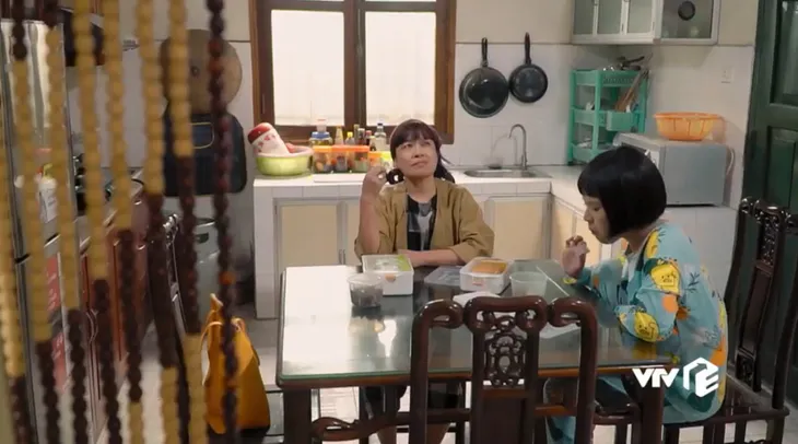 Hương vị tình thân - tập 28: Nam (Phương Oanh) bị chảy máu dạ dày, bị bà Bích (Tú Oanh) nghi làm gái - Ảnh 9. Hương vị tình thân - tập 28: Nam (Phương Oanh) bị chảy máu dạ dày, bị bà Bích (Tú Oanh) nghi làm gái - Ảnh 9.