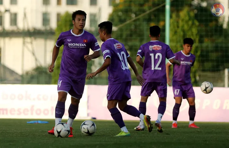 Hậu vệ Mai Sỹ Hoàng: Các bài tập giúp tôi phát triển nhiều về chuyên môn - Ảnh 1. Hậu vệ Mai Sỹ Hoàng: Các bài tập giúp tôi phát triển nhiều về chuyên môn - Ảnh 1.