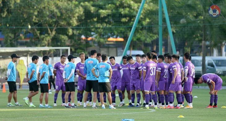 Hậu vệ Mai Sỹ Hoàng: Các bài tập giúp tôi phát triển nhiều về chuyên môn - Ảnh 3. Hậu vệ Mai Sỹ Hoàng: Các bài tập giúp tôi phát triển nhiều về chuyên môn - Ảnh 3.