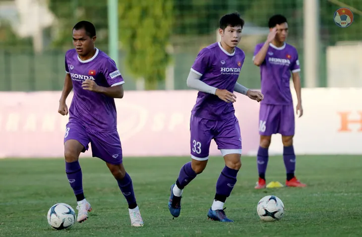 Hậu vệ Mai Sỹ Hoàng: Các bài tập giúp tôi phát triển nhiều về chuyên môn - Ảnh 8. Hậu vệ Mai Sỹ Hoàng: Các bài tập giúp tôi phát triển nhiều về chuyên môn - Ảnh 8.