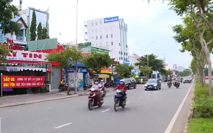 Quán ăn, cà phê vỉa hè ở TP Hồ Chí Minh đồng loạt dừng bán tại chỗ - Ảnh 1. Quán ăn, cà phê vỉa hè ở TP Hồ Chí Minh đồng loạt dừng bán tại chỗ - Ảnh 1.