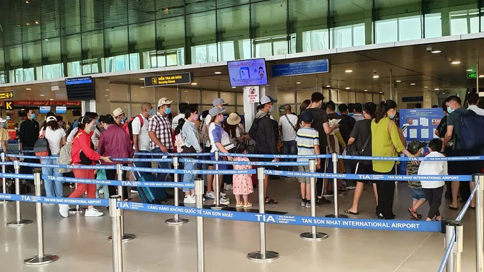 Nhu cầu giảm mạnh, giá vé máy bay chạm “đáy” - Ảnh 1. Nhu cầu giảm mạnh, giá vé máy bay chạm “đáy” - Ảnh 1.