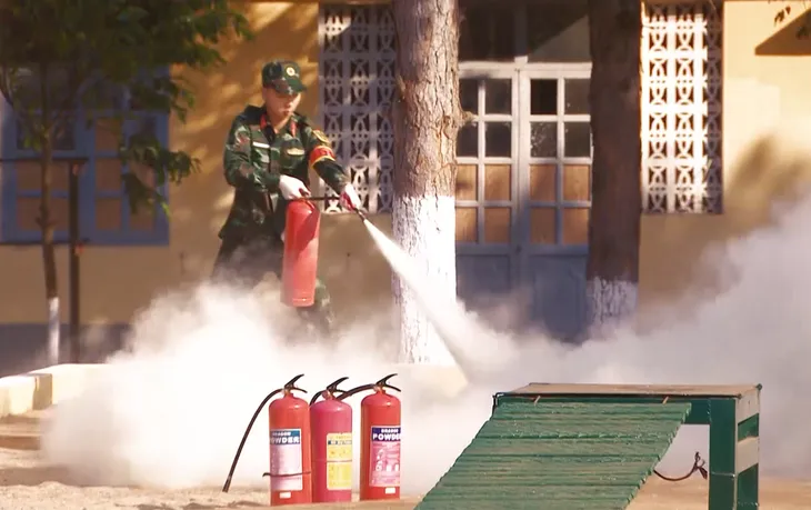 Hoa hậu HHen Niê và nghệ sĩ Quang Thắng chơi hết mình trong Chúng tôi chiến sĩ 2021 - Ảnh 7. Hoa hậu HHen Niê và nghệ sĩ Quang Thắng chơi hết mình trong Chúng tôi chiến sĩ 2021 - Ảnh 7.