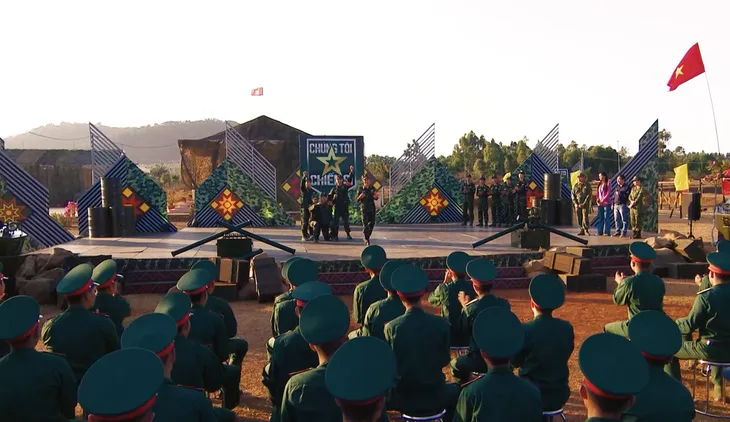 Hoa hậu HHen Niê và nghệ sĩ Quang Thắng chơi hết mình trong Chúng tôi chiến sĩ 2021 - Ảnh 6. Hoa hậu HHen Niê và nghệ sĩ Quang Thắng chơi hết mình trong Chúng tôi chiến sĩ 2021 - Ảnh 6.