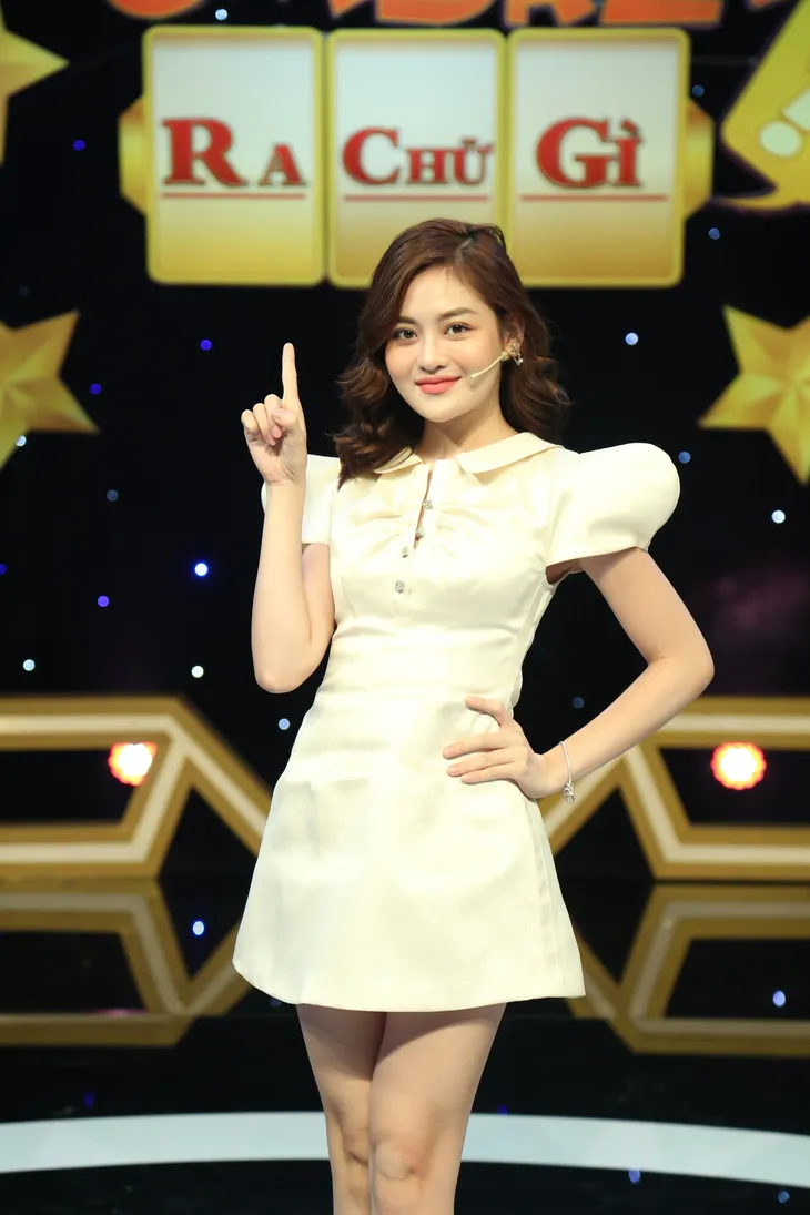 Thùy Anh khiến đối thủ lục đục khi chơi gameshow - Ảnh 3. Thùy Anh khiến đối thủ lục đục khi chơi gameshow - Ảnh 3.