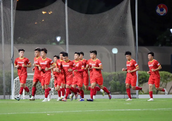 Chùm ảnh: Buổi tập đầu tiên của ĐT Việt Nam tại UAE - Ảnh 1. Chùm ảnh: Buổi tập đầu tiên của ĐT Việt Nam tại UAE - Ảnh 1.