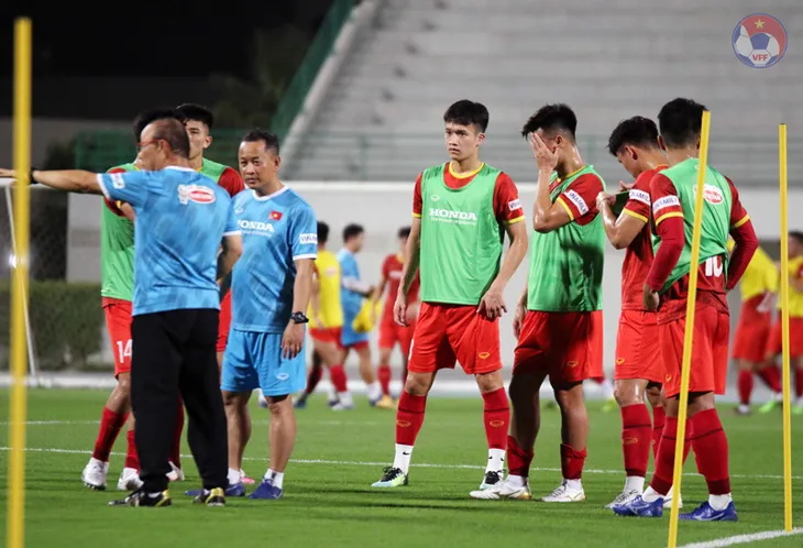 Chùm ảnh: Buổi tập đầu tiên của ĐT Việt Nam tại UAE - Ảnh 2. Chùm ảnh: Buổi tập đầu tiên của ĐT Việt Nam tại UAE - Ảnh 2.