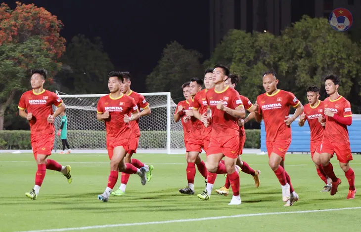 Chùm ảnh: Buổi tập đầu tiên của ĐT Việt Nam tại UAE - Ảnh 4. Chùm ảnh: Buổi tập đầu tiên của ĐT Việt Nam tại UAE - Ảnh 4.