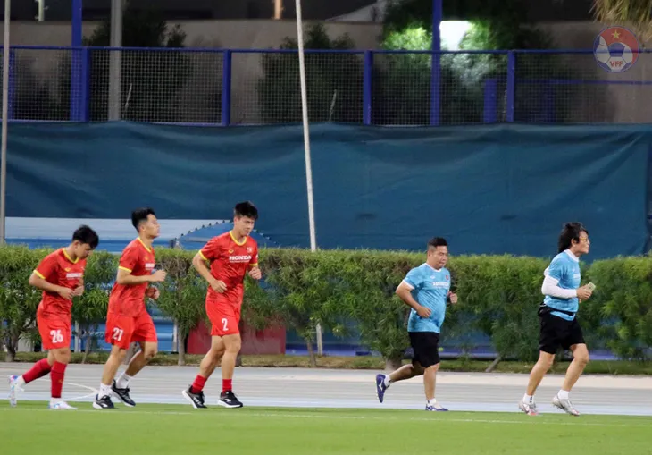 Chùm ảnh: Buổi tập đầu tiên của ĐT Việt Nam tại UAE - Ảnh 5. Chùm ảnh: Buổi tập đầu tiên của ĐT Việt Nam tại UAE - Ảnh 5.