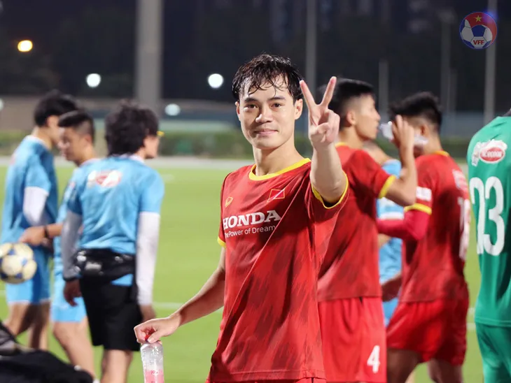 Chùm ảnh: Buổi tập đầu tiên của ĐT Việt Nam tại UAE - Ảnh 9. Chùm ảnh: Buổi tập đầu tiên của ĐT Việt Nam tại UAE - Ảnh 9.
