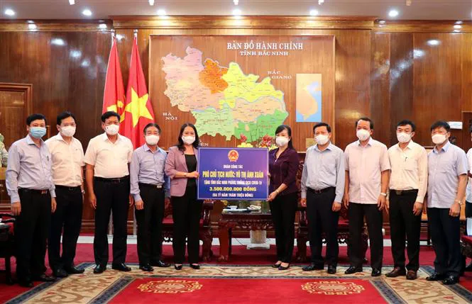 Phó Chủ tịch nước thăm, động viên nhân dân Bắc Ninh, Bắc Giang phòng, chống dịch COVID-19 - Ảnh 1. Phó Chủ tịch nước thăm, động viên nhân dân Bắc Ninh, Bắc Giang phòng, chống dịch COVID-19 - Ảnh 1.