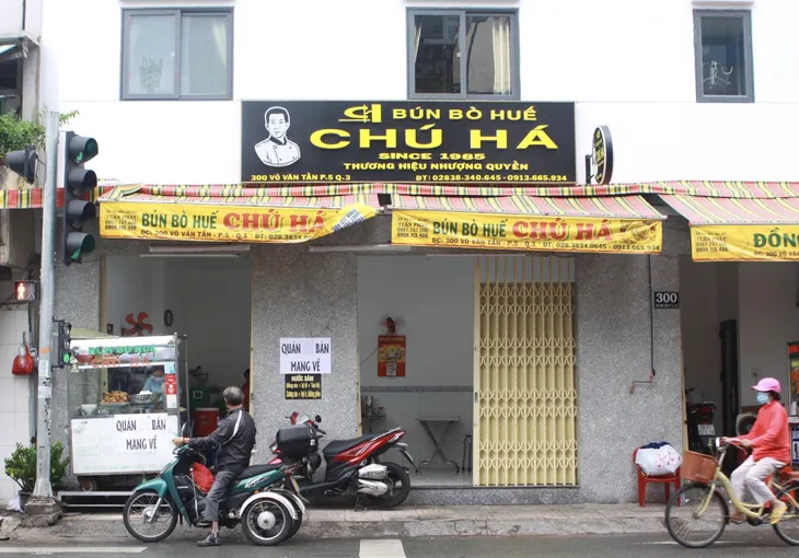 TP Hồ Chí Minh: Hàng quán đóng cửa im lìm để chống dịch - Ảnh 4. TP Hồ Chí Minh: Hàng quán đóng cửa im lìm để chống dịch - Ảnh 4.