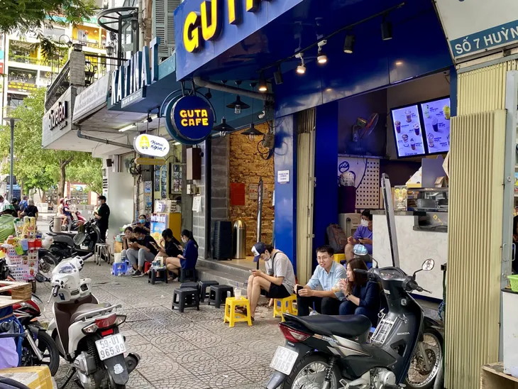 TP Hồ Chí Minh: Hàng quán đóng cửa im lìm để chống dịch - Ảnh 6. TP Hồ Chí Minh: Hàng quán đóng cửa im lìm để chống dịch - Ảnh 6.
