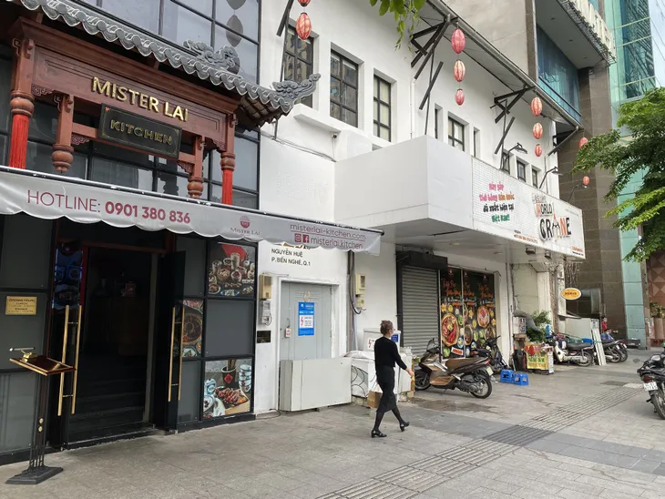 TP Hồ Chí Minh: Hàng quán đóng cửa im lìm để chống dịch - Ảnh 1. TP Hồ Chí Minh: Hàng quán đóng cửa im lìm để chống dịch - Ảnh 1.