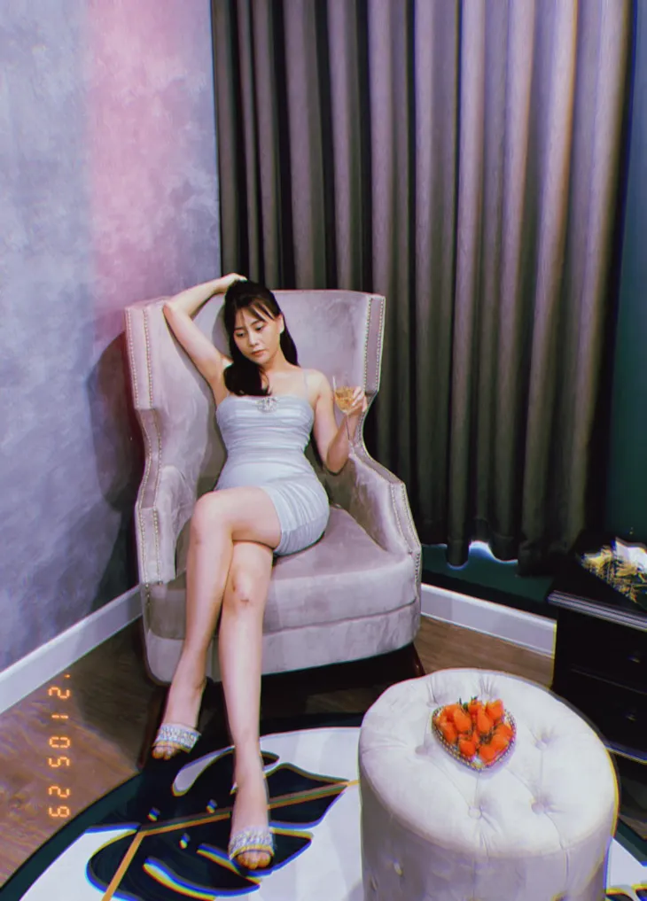 Phương Oanh không nghĩ về ngôi nhà và những đứa trẻ - Ảnh 4. Phương Oanh không nghĩ về ngôi nhà và những đứa trẻ - Ảnh 4.