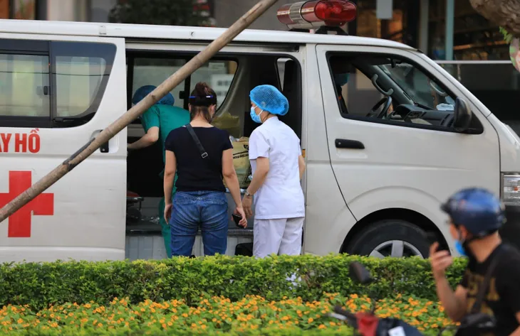 Hà Nội: Phong tỏa tạm thời khách sạn Fraser Suite vì có chuyên gia Nhật Bản dương tính với SARS-CoV-2 - Ảnh 2. Hà Nội: Phong tỏa tạm thời khách sạn Fraser Suite vì có chuyên gia Nhật Bản dương tính với SARS-CoV-2 - Ảnh 2.