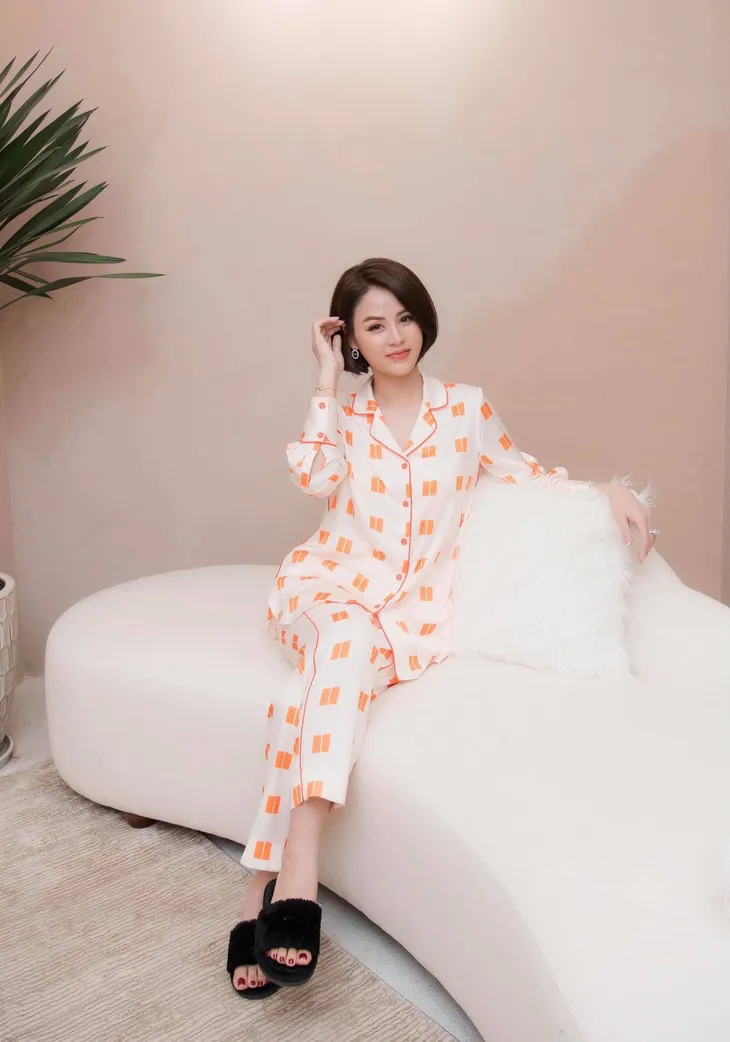 Dàn diễn viên Việt tuần qua: Hồng Diễm chỉ ở nhà, Phương Oanh tự nhủ bớt nghe bớt nói bớt nhìn - Ảnh 14. Dàn diễn viên Việt tuần qua: Hồng Diễm chỉ ở nhà, Phương Oanh tự nhủ bớt nghe bớt nói bớt nhìn - Ảnh 14.