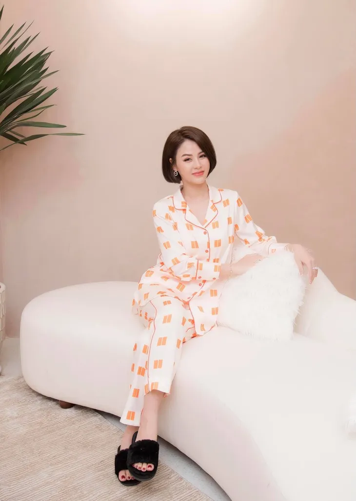 Dàn diễn viên Việt tuần qua: Hồng Diễm chỉ ở nhà, Phương Oanh tự nhủ bớt nghe bớt nói bớt nhìn - Ảnh 15. Dàn diễn viên Việt tuần qua: Hồng Diễm chỉ ở nhà, Phương Oanh tự nhủ bớt nghe bớt nói bớt nhìn - Ảnh 15.