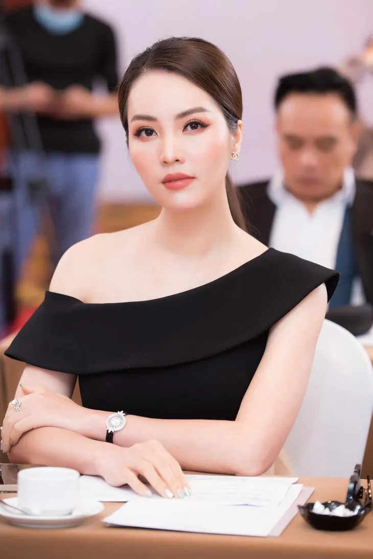 Dàn MC, BTV mê tóc dài: Thụy Vân biến hóa, Hoài Anh cuốn hút, Thu Hương lại than dày - Ảnh 15. Dàn MC, BTV mê tóc dài: Thụy Vân biến hóa, Hoài Anh cuốn hút, Thu Hương lại than dày - Ảnh 15.