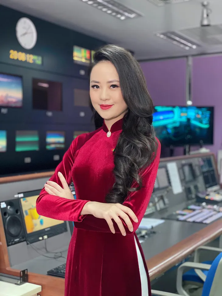 Dàn MC, BTV mê tóc dài: Thụy Vân biến hóa, Hoài Anh cuốn hút, Thu Hương lại than dày - Ảnh 3. Dàn MC, BTV mê tóc dài: Thụy Vân biến hóa, Hoài Anh cuốn hút, Thu Hương lại than dày - Ảnh 3.
