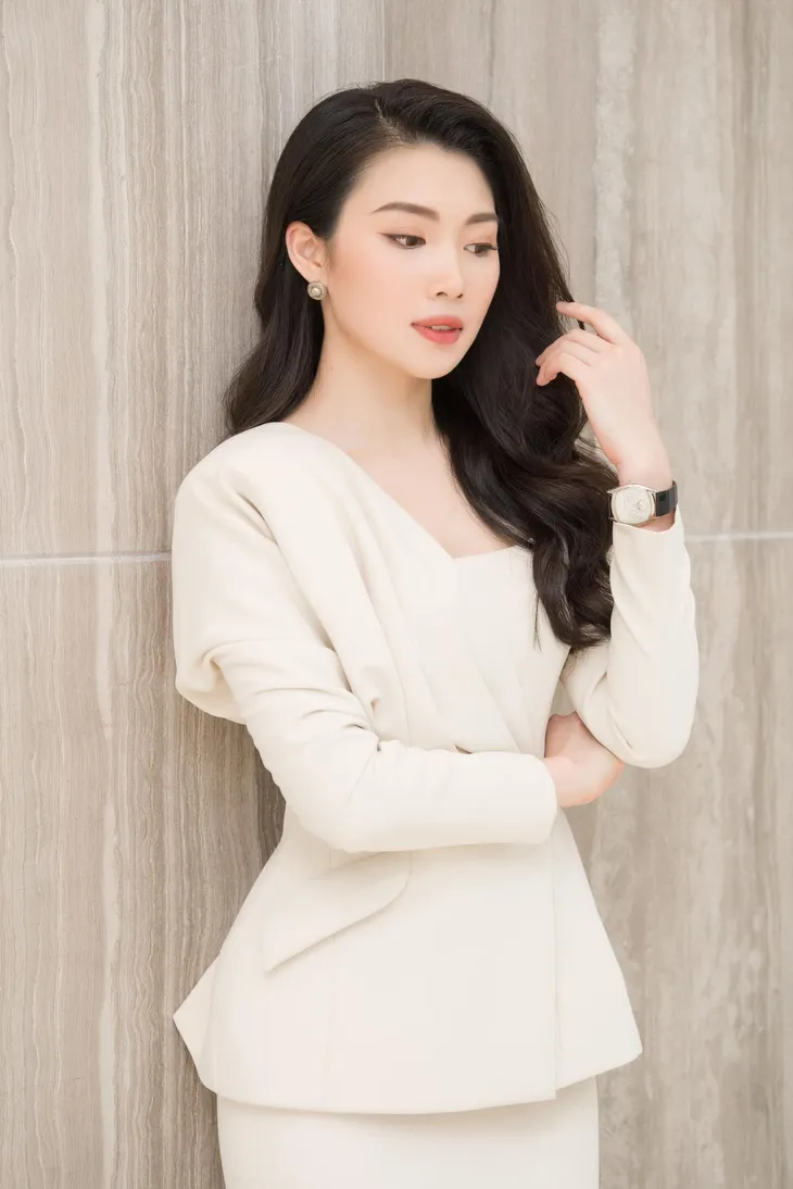 Dàn MC, BTV mê tóc dài: Thụy Vân biến hóa, Hoài Anh cuốn hút, Thu Hương lại than dày - Ảnh 33. Dàn MC, BTV mê tóc dài: Thụy Vân biến hóa, Hoài Anh cuốn hút, Thu Hương lại than dày - Ảnh 33.