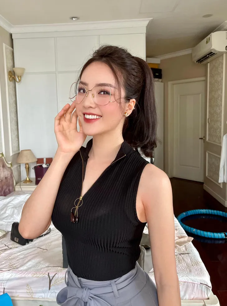 Dàn MC, BTV mê tóc dài: Thụy Vân biến hóa, Hoài Anh cuốn hút, Thu Hương lại than dày - Ảnh 13. Dàn MC, BTV mê tóc dài: Thụy Vân biến hóa, Hoài Anh cuốn hút, Thu Hương lại than dày - Ảnh 13.
