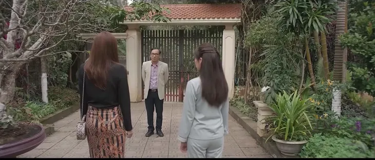 Mùa hoa tìm lại - Tập 3: Lệ (Thanh Hương) bị bố Tuyết khinh ra mặt - Ảnh 3. Mùa hoa tìm lại - Tập 3: Lệ (Thanh Hương) bị bố Tuyết khinh ra mặt - Ảnh 3.