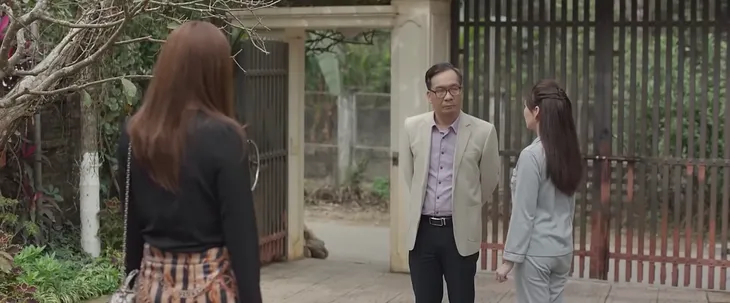 Mùa hoa tìm lại - Tập 3: Lệ (Thanh Hương) bị bố Tuyết khinh ra mặt - Ảnh 1. Mùa hoa tìm lại - Tập 3: Lệ (Thanh Hương) bị bố Tuyết khinh ra mặt - Ảnh 1.